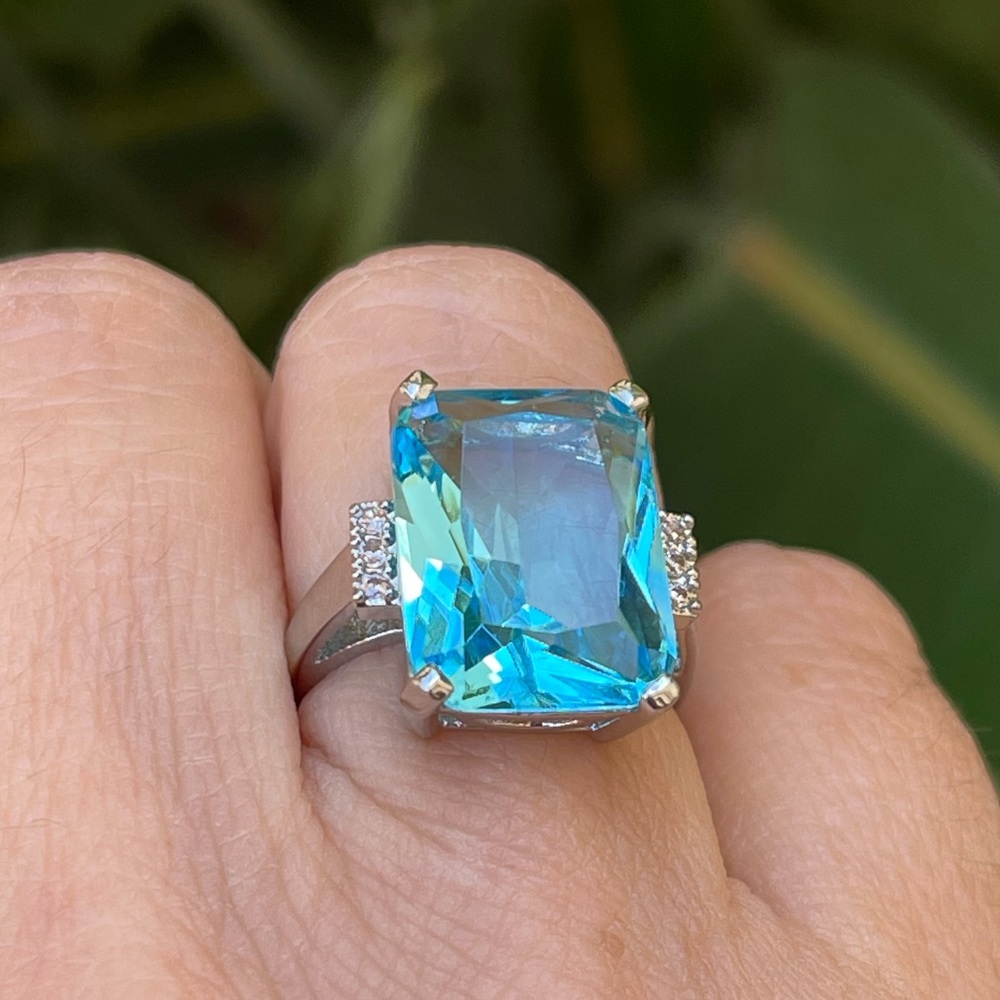 Solid sterling silver blue stone size 6 ring - Picture 3 of 8